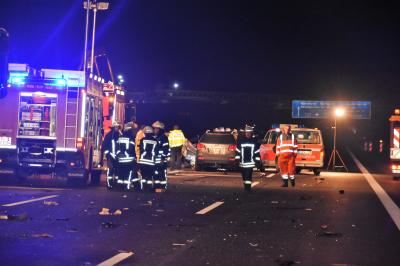 Weilheim: Toedlicher Verkehrsunfall auf der BAB8 zwischen den Anschlussstellen Aichelberg und Kirchheim-Ost